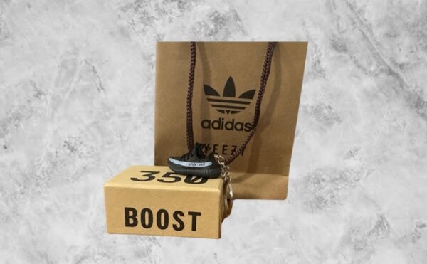 Set of Yeezy Oreo V2 Keyring